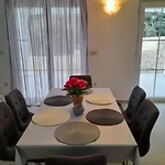 In Kampor Mit Privatparkplatz By Interhome * ראב