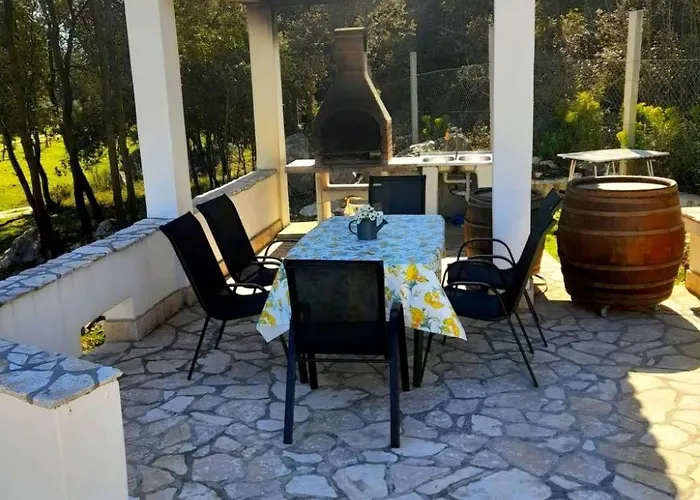 In Kampor Mit Privatparkplatz By Interhome Rab Town