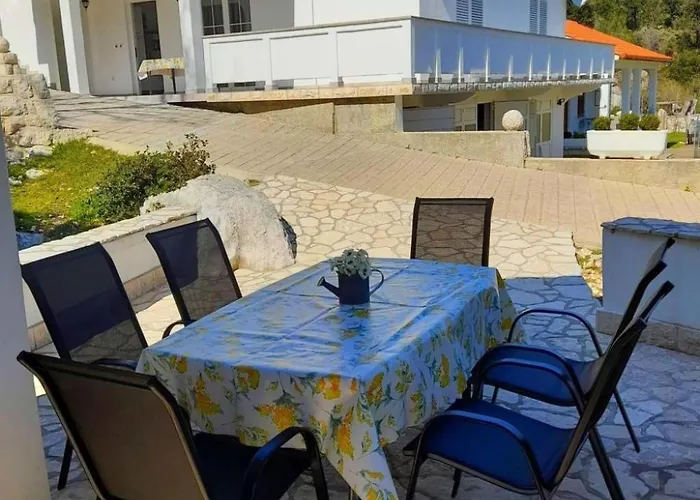 In Kampor Mit Privatparkplatz By Interhome Ferienhaus Rab Town