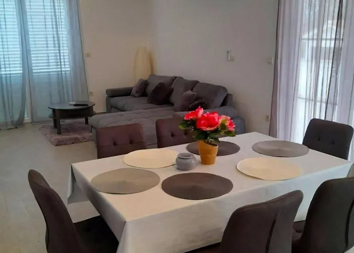 In Kampor Mit Privatparkplatz By Interhome