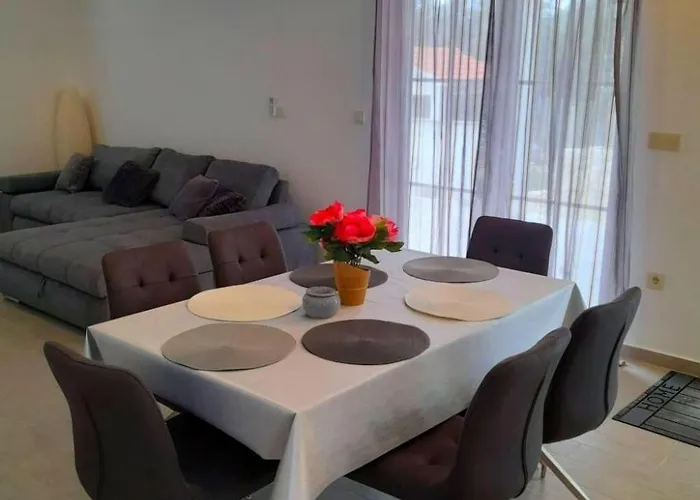 In Kampor Mit Privatparkplatz By Interhome Ferienhaus Rab Town