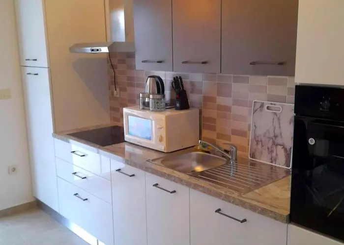 In Mit Privatparkplatz By Interhome Rab Town