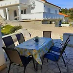 In Kampor Mit Privatparkplatz By Interhome Vakantiehuis Rab Town